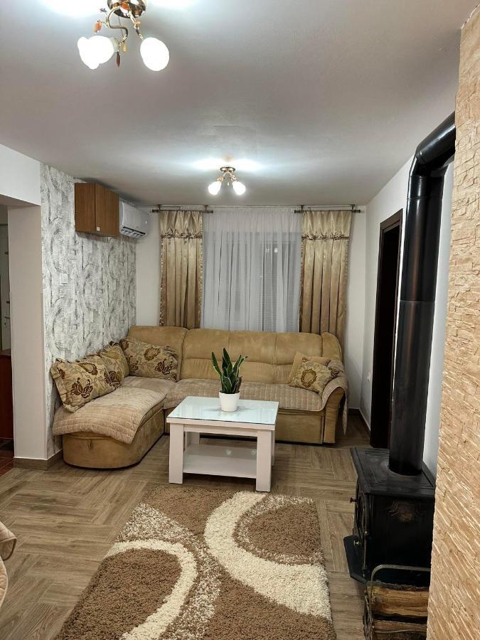 Apartmani Emily & Jully Nikšić 外观 照片