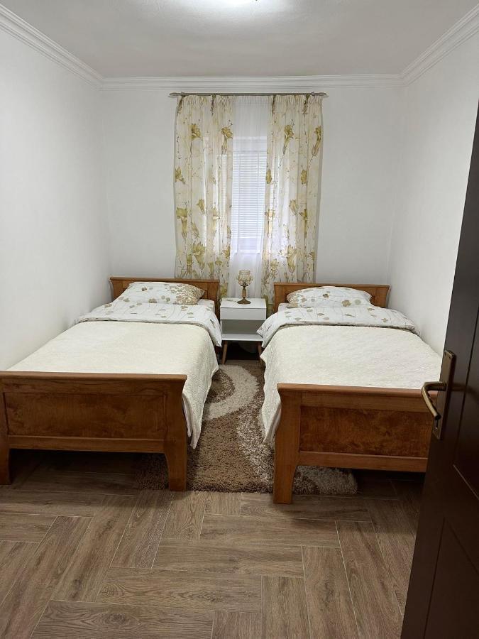 Apartmani Emily & Jully Nikšić 外观 照片