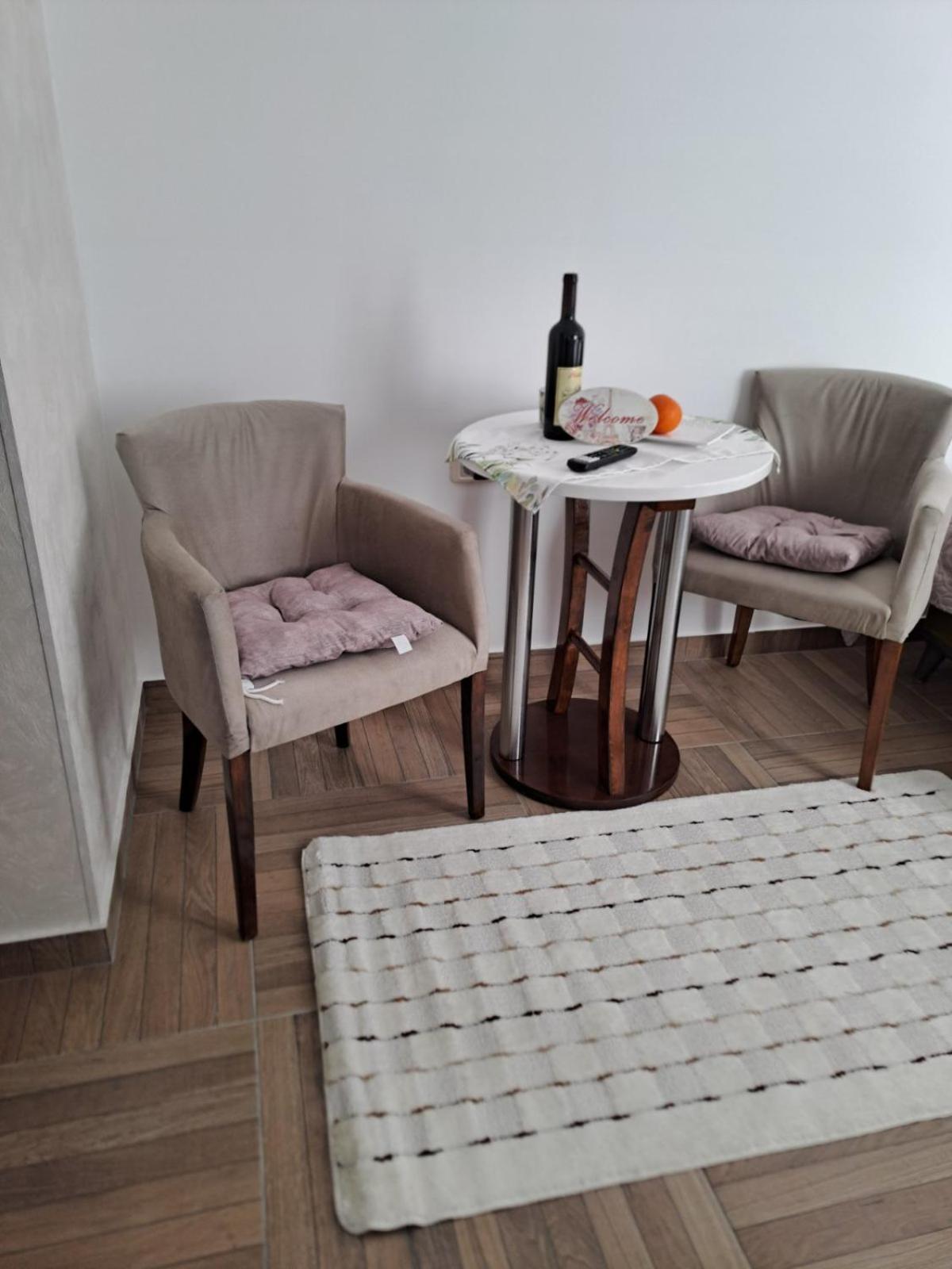 Apartmani Emily & Jully Nikšić 外观 照片