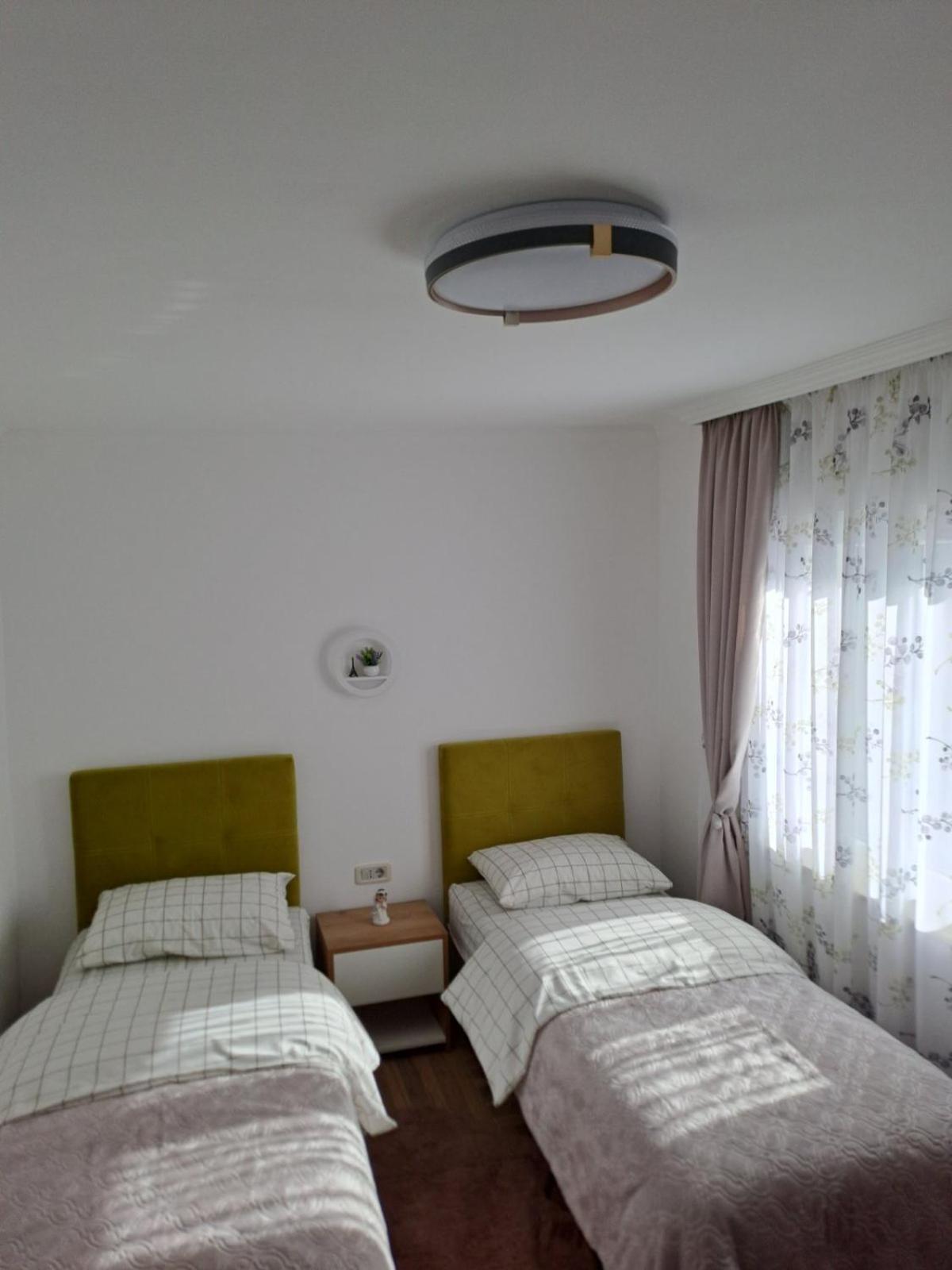 Apartmani Emily & Jully Nikšić 外观 照片