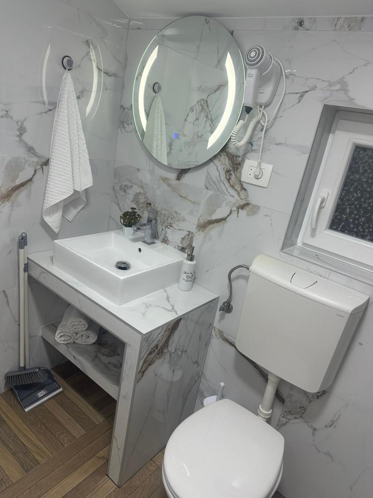 Apartmani Emily & Jully Nikšić 外观 照片