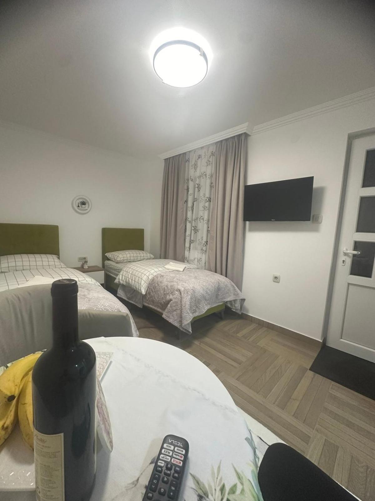 Apartmani Emily & Jully Nikšić 外观 照片